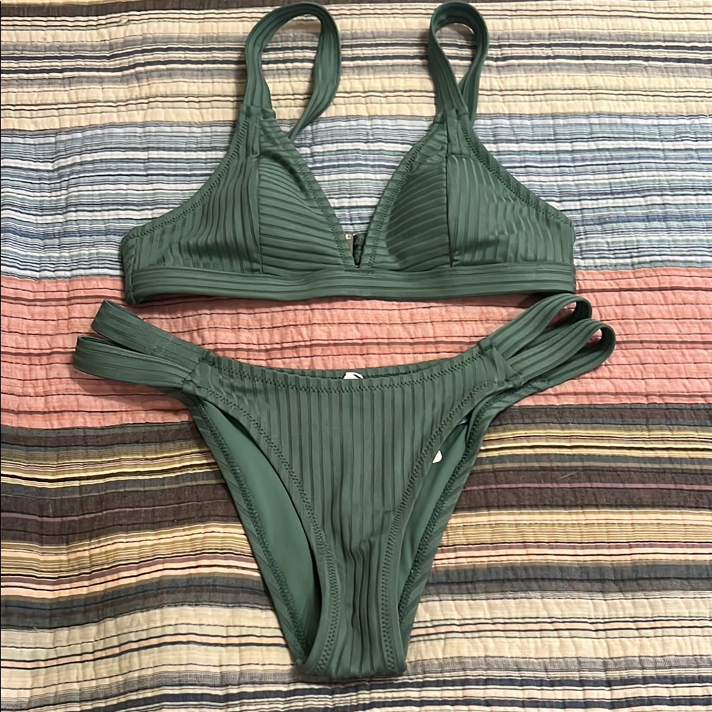 Cupshe Green Ribbed Bikini Set Minimalist Design